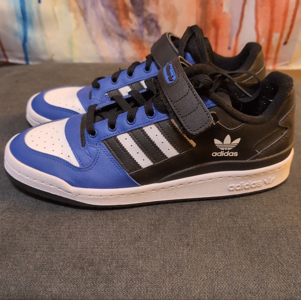 Adidas Forum Low Shoe- men's size 9 blue and black